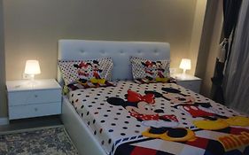 Myky Mouse Nu Primesc Santieristi Si Petrecareti